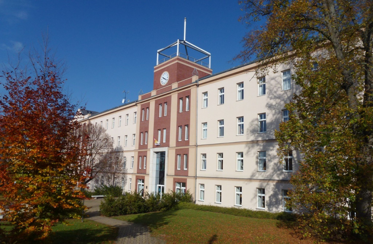 Rada Libereckého kraje doporučila rozdělení Obchodní akademie, Hotelové školy a Střední odborné školy Turnov